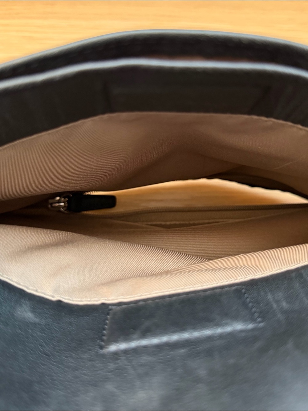 Leatherology Men’s Warren Large Black Leather Briefcase with Dual Front Pockets - Picture 15 of 16
